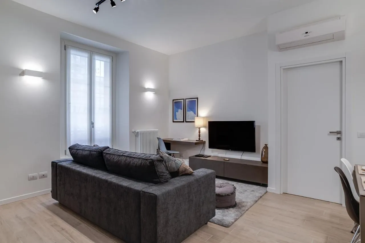 Leisure Design Luxury In The Center Of Milan Apartment