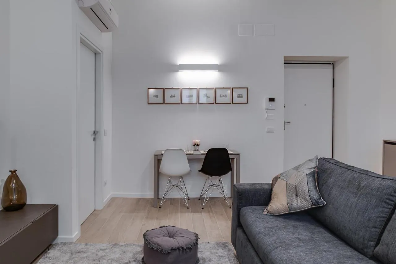 Leisure Design Luxury In The Center Of Milan Apartment